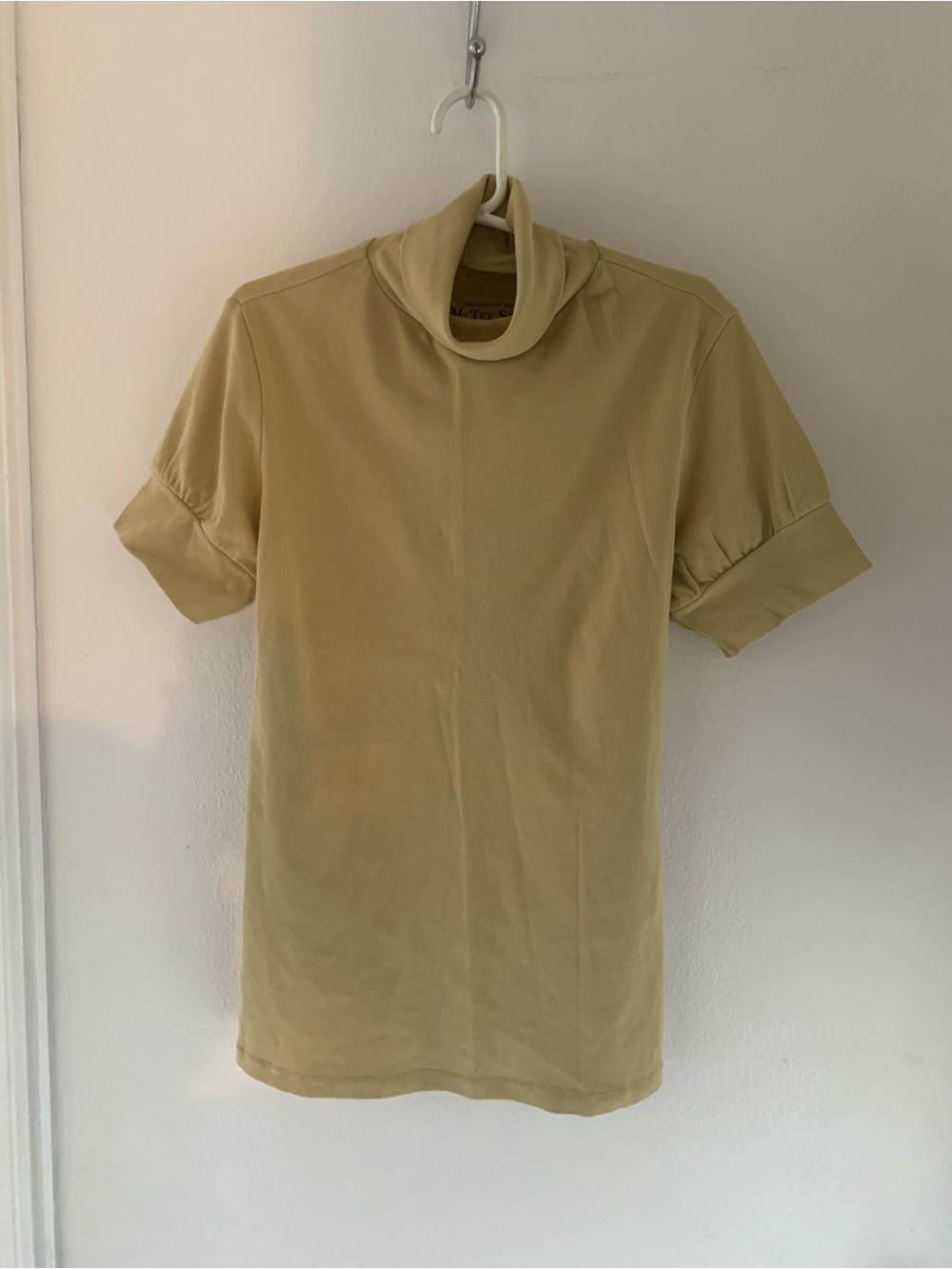 NEW VS Tee Shop Short-Sleeve Turtleneck Top in Light Beige, size M